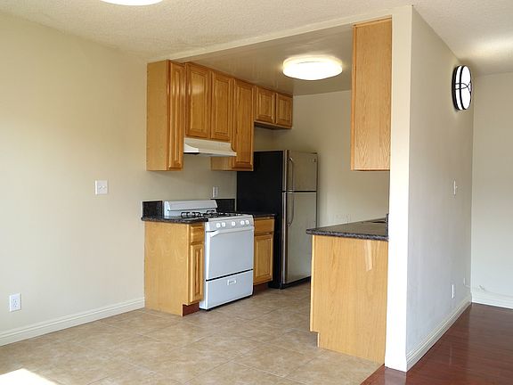 2nd image of 4641 La Mirada Ave APT 11