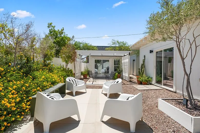905 E Coronado Rd