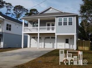 702 S 5th St, Carolina Beach, NC 28428