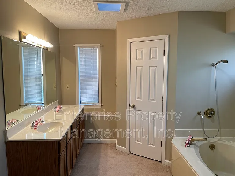 384 Sherburne Cv — Photo 10