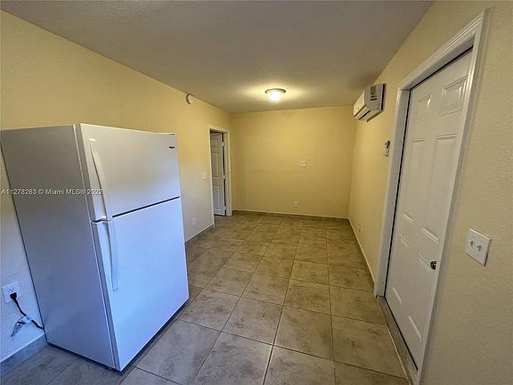 4th image of 1740 NE 148th St #S