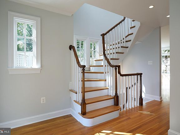 4th image of 407 W Alexandria Ave