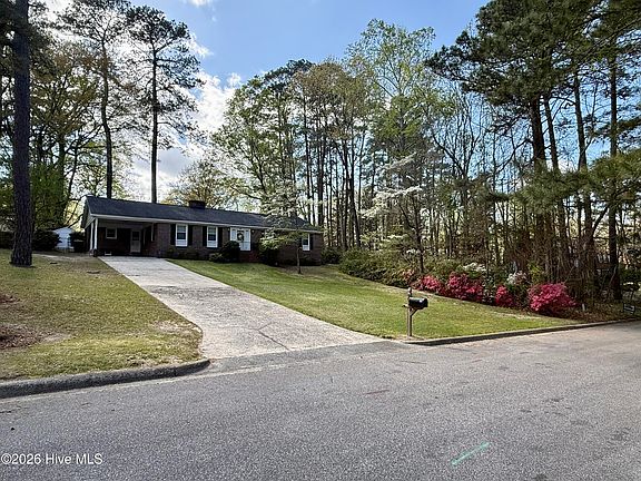 5th image of 903 E Woodlawn Drive