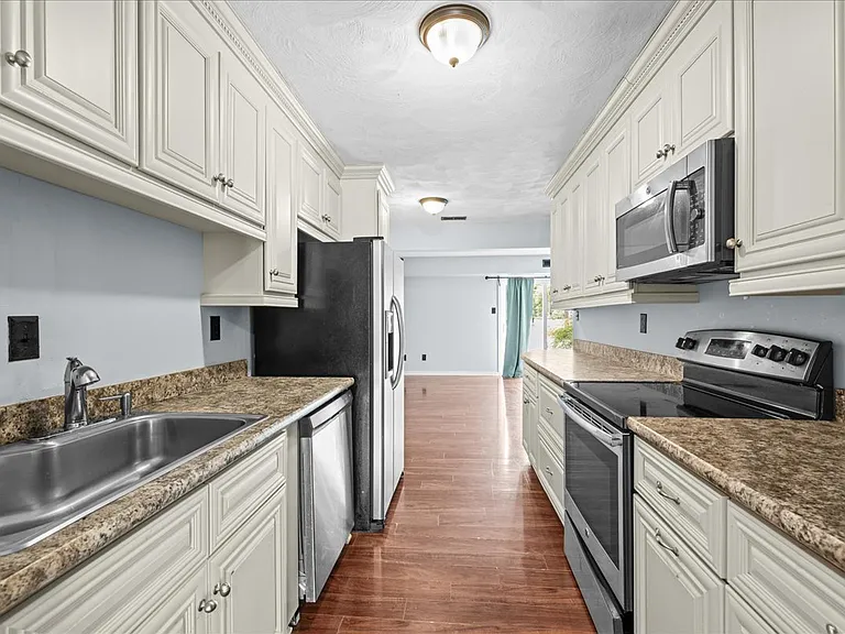 5021 Clairmont Ct — Photo 32