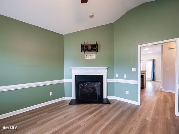 4th image of 106 Kenison Way