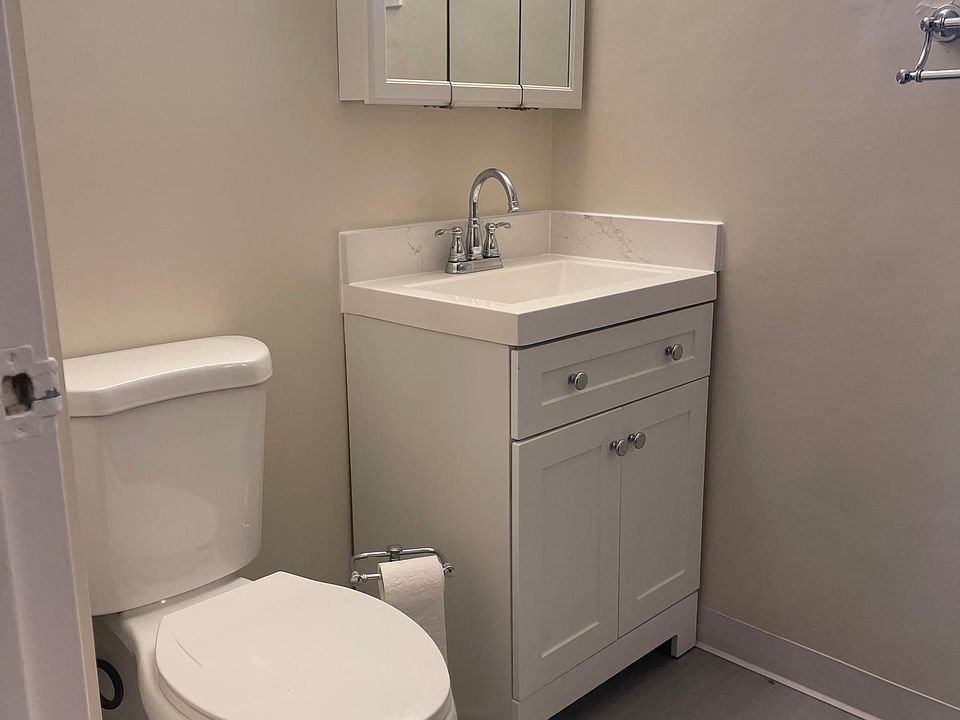 2nd image of 1563 Lincoln Ave #10