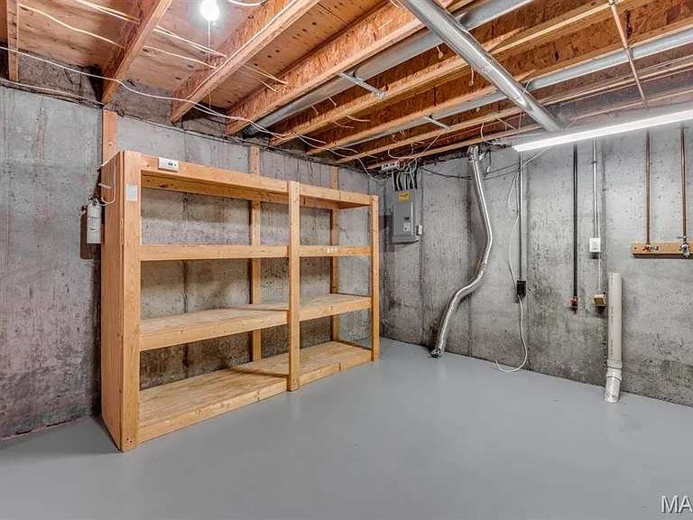 340 Emmanuel Ct — Photo 46
