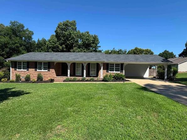1006 Robinhood Dr, Union City, TN 38261