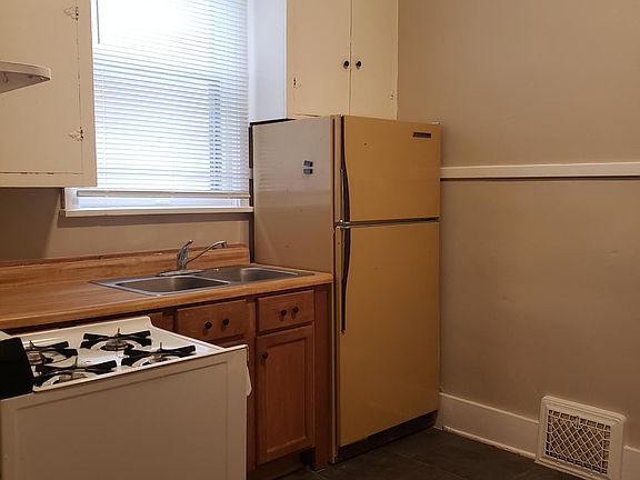 5th image of 2933 Jackson St APT 2