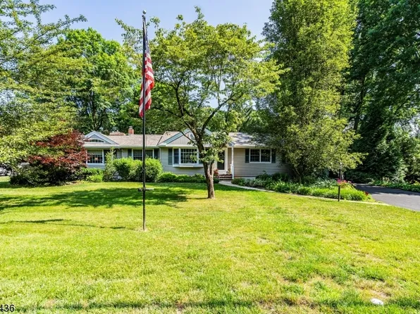 44 Meadowview Rd, Long Hill Twp., NJ 07946