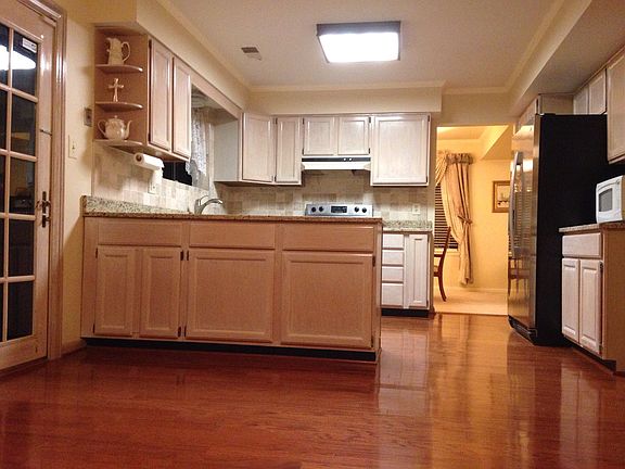 5th image of 351 Hillwood Ct