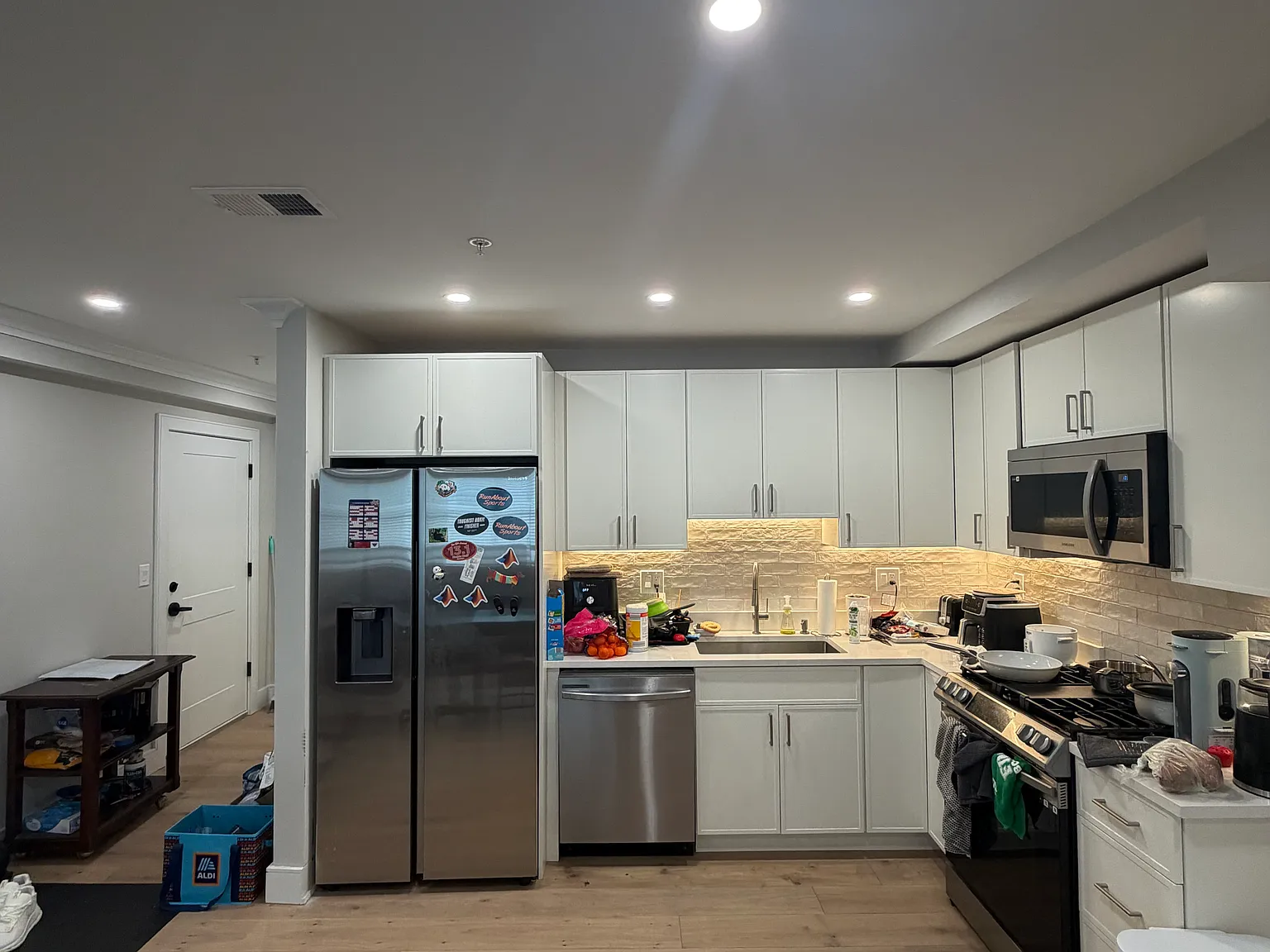 2 bed, 750 sqft, $3,500 — Photo 2