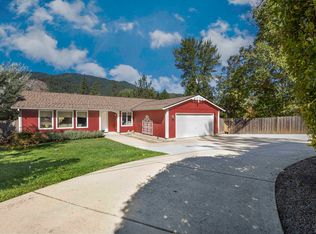 1221 E Evans Creek Rd, Rogue River, OR 97537