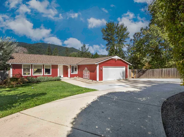 1221 E Evans Creek Rd, Rogue River, OR 97537