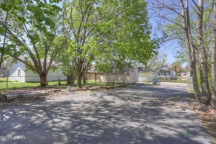 502 Empire Ave — Photo 9