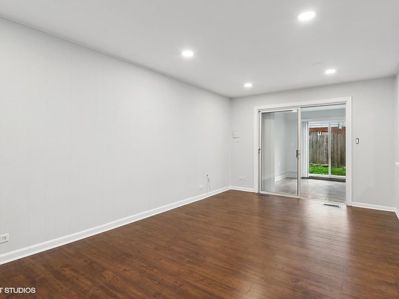 3rd image of 9422 Ironwood Ln Unit 9422