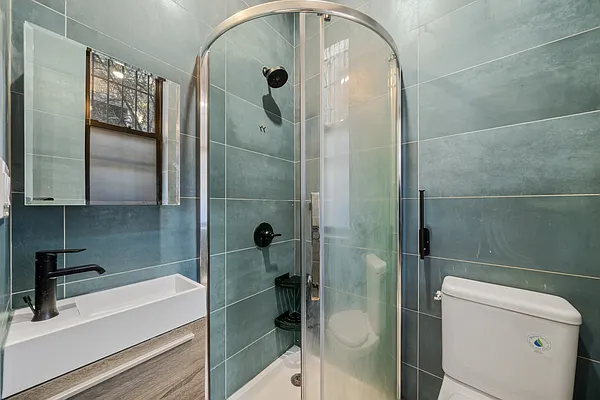 Rented by Vector New York, LLC | media 15