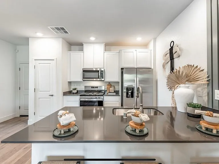 5870 Grand Row Way — Photo 14