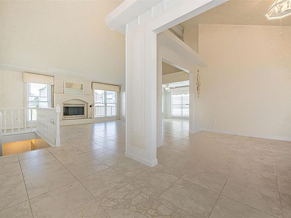 4th image of 3916 Triple Crown Dr