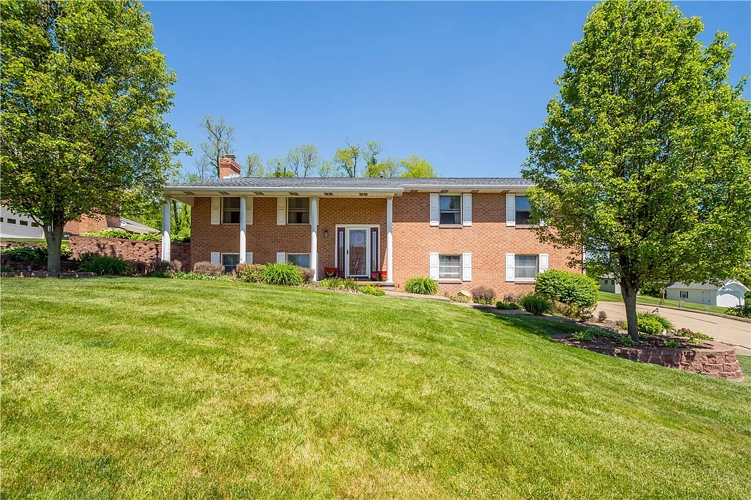 1150 Lucia Dr photo 1