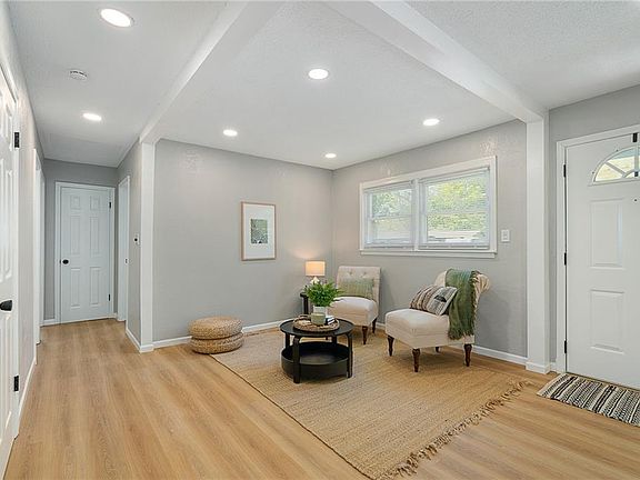 4th image of 2709 S 52nd St