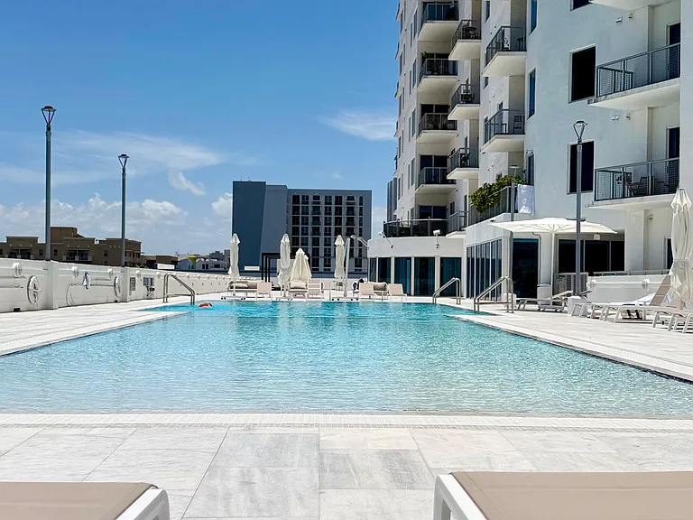 10 SW South River Dr #1208 — Photo 6