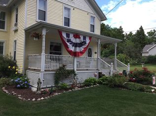 409 2nd St, Fenton, MI 48430