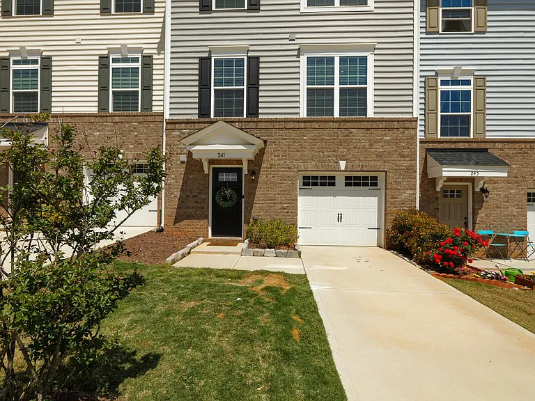 241 Misty Pike Dr — Photo 2