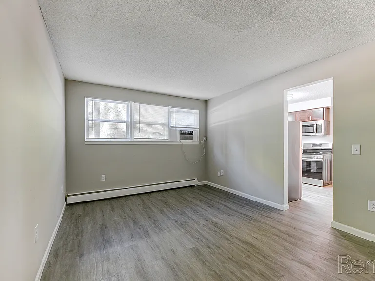 Shoreline Place Apartments — Photo 9