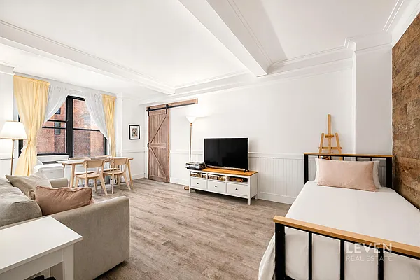 Living room, photo 1