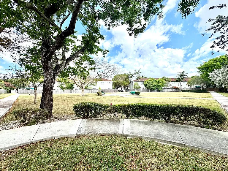 14333 SW 125th Ct — Photo 18