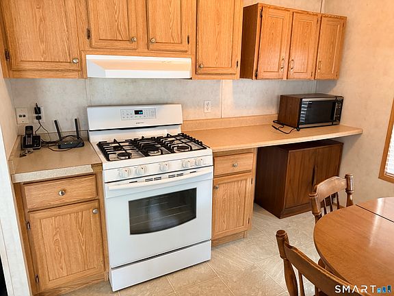 4th image of 372 Scantic Road lot 3