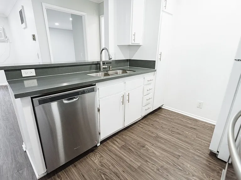 4444 Ensign Avenue — Photo 63
