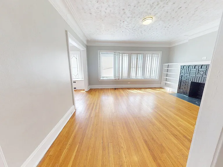 2729 Euclid Heights Blvd — Photo 2