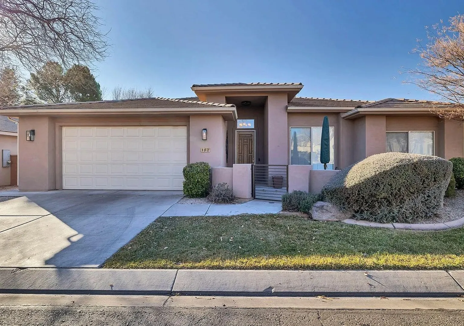 Charming & Spacious 3-Bed, 2-Bath Single-Family Home in St. George! — Photo 1