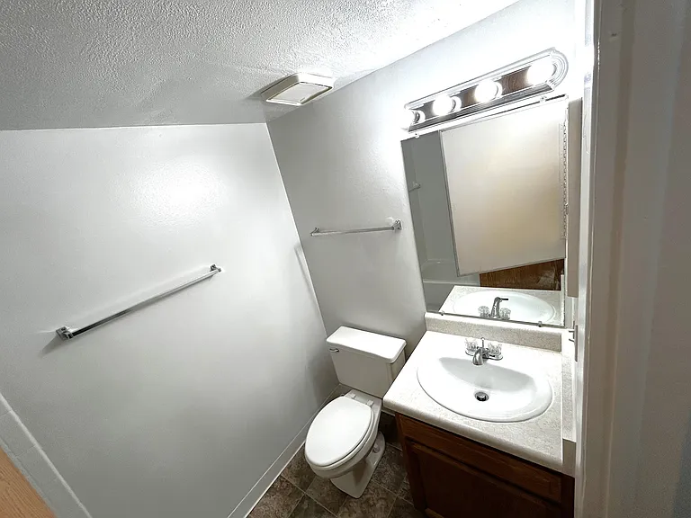 Charter Oaks Apartments — Photo 53