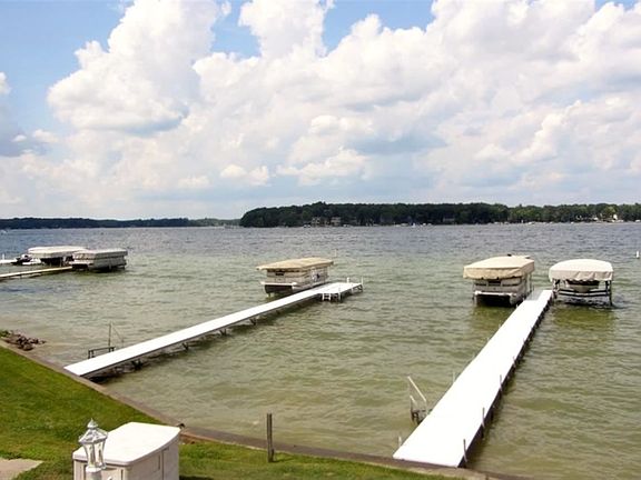 4th image of 730 S Clear Lake Dr