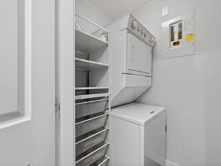 644 Meredith Rd NE #203 — Photo 4