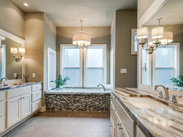 242 E Elmview Pl — Photo 14
