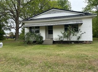 218 W Powell St, Clinton, NC 28328