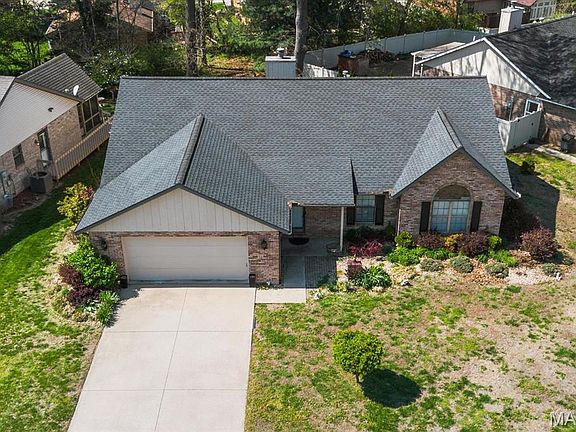 4th image of 1836 Spruce Hill Dr
