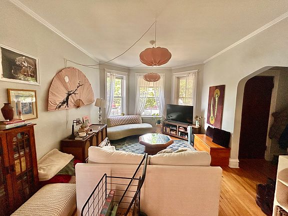 3rd image of 4423 N Damen Ave #1