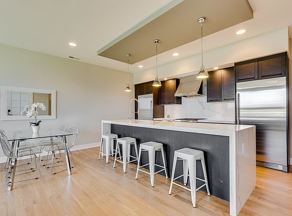 3rd image of 1317 N Larrabee St #204