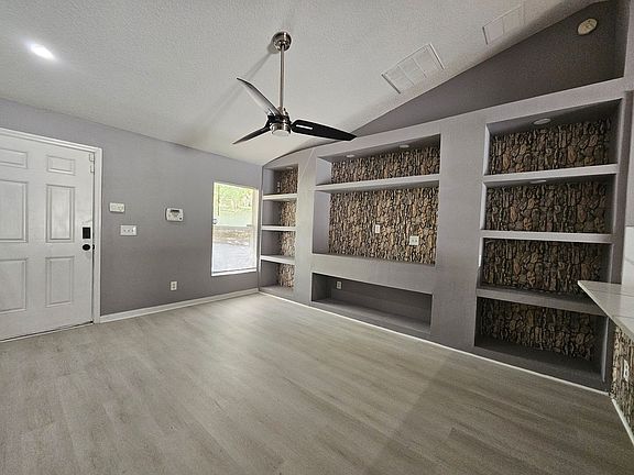 2nd image of 622 Brooke Ct