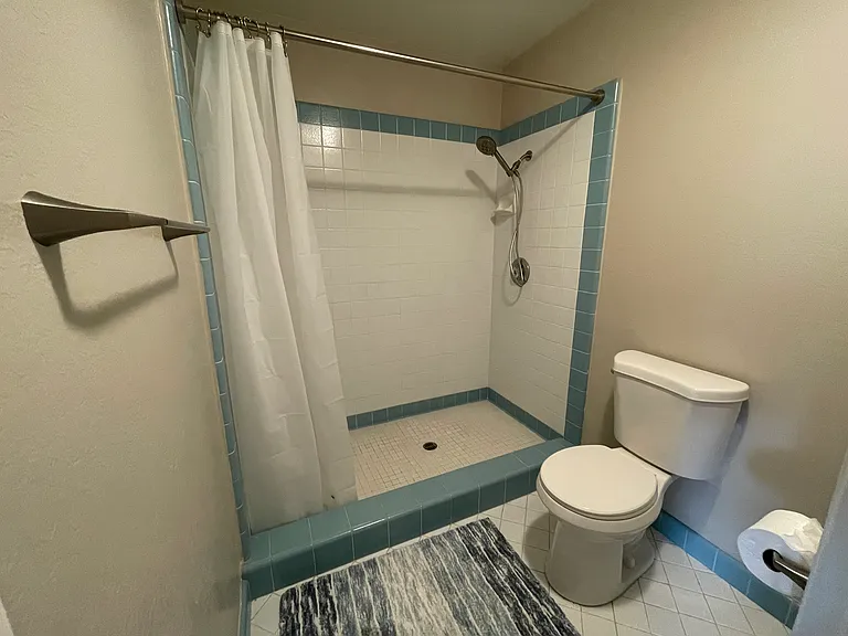 MB 1 bathroom