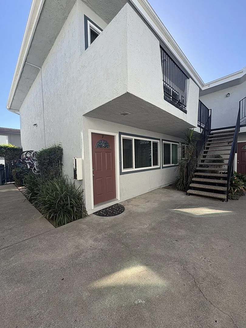 Entrada Townhomes Apartments — Photo 1