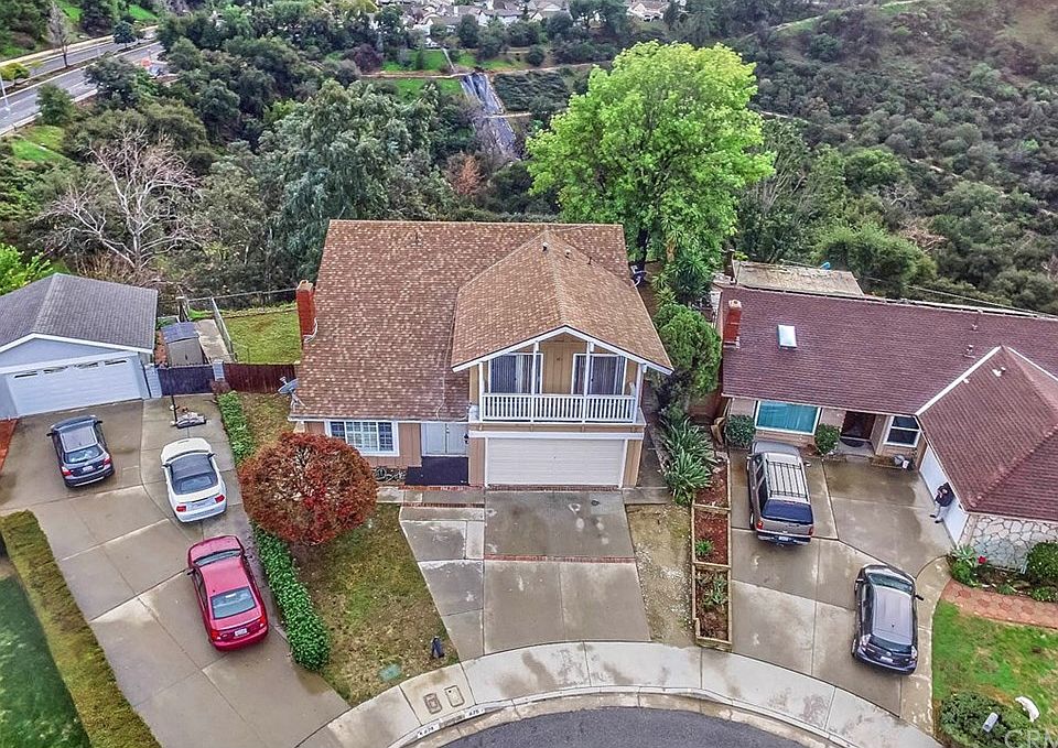 2nd image of 875 Bridle Dr