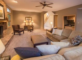 800 Carriage Park Oval, Westlake, OH 44145