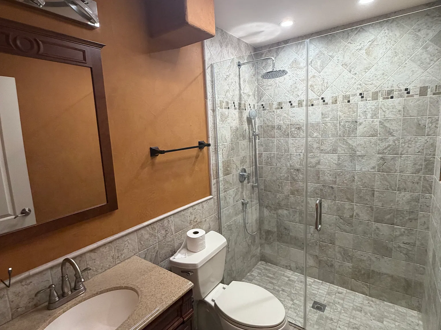 1 bed, 1050 sqft, $1,800 — Photo 4