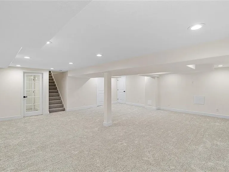2906 W 72nd Ter — Photo 16